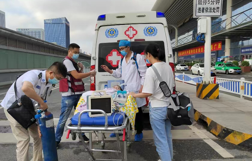 尼勒克县救护车出租公司